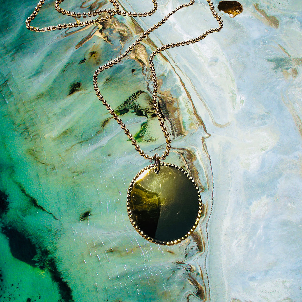 Miniature : Bijoux, Collier sautoir chaine en plaqué or 18 carats 3 microns maille boule pendentif médaille bombée et dentelée en plaqué or, fabrication artisanale, créatrice bijoux, bijoux fait main