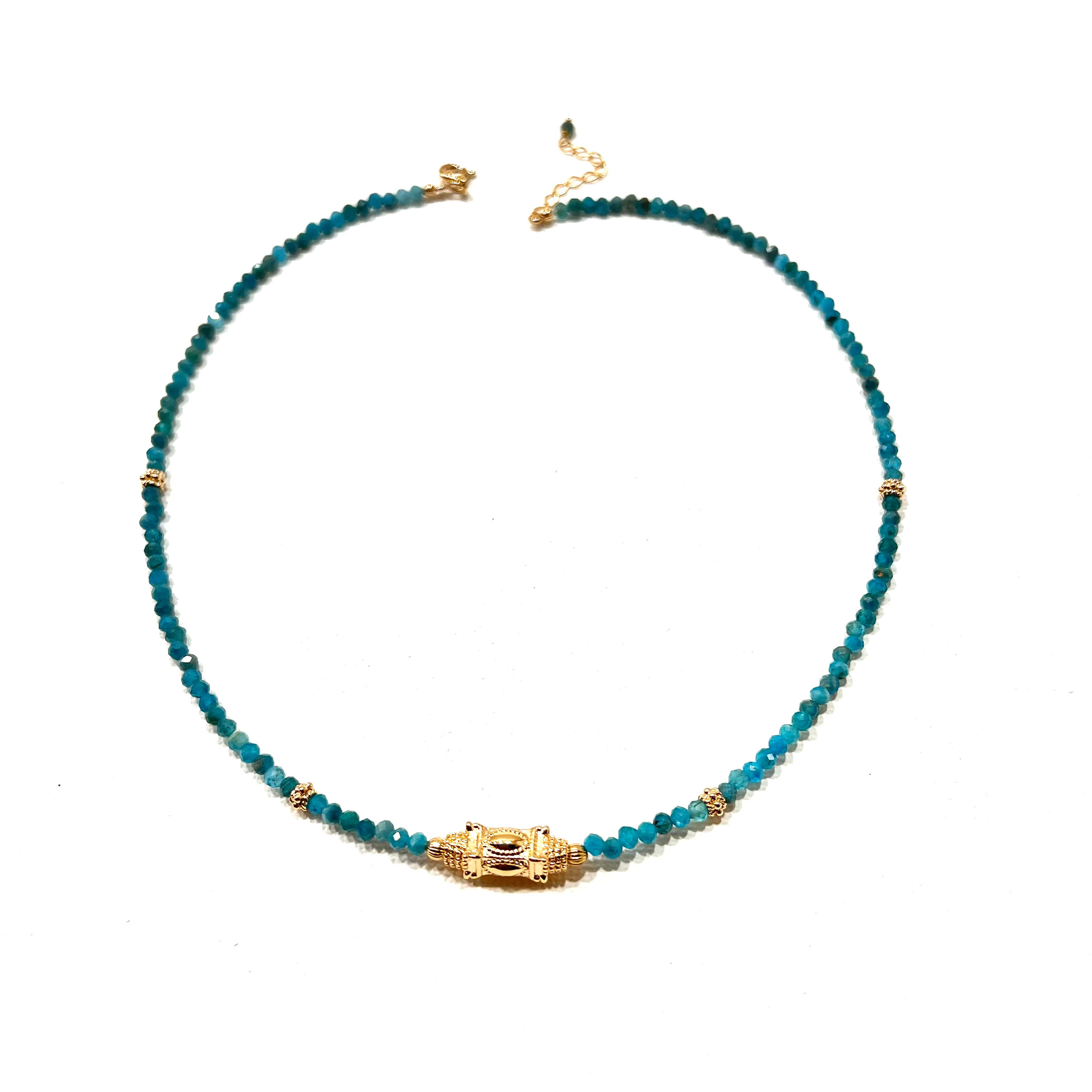Bijoux, collier ras de cou en plaqué or 18 carats 3 microns et pierres semi-précieuses Apatite, fabrication artisanale, créatrice bijoux, bijoux fait main
