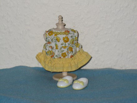 Yellow Dress for Mother