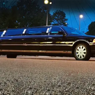 5 Benefits of Hiring Luxury Car Services