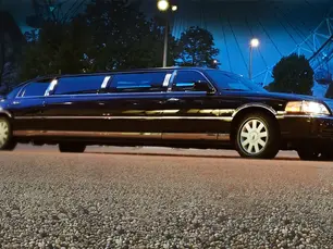 5 Benefits of Hiring Luxury Car Services