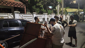 Pembagian Sembako ke Rumah Warga di Lingkungan RW 08