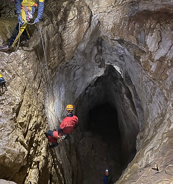 Spéléologie de la traversée de la dent de Crolles