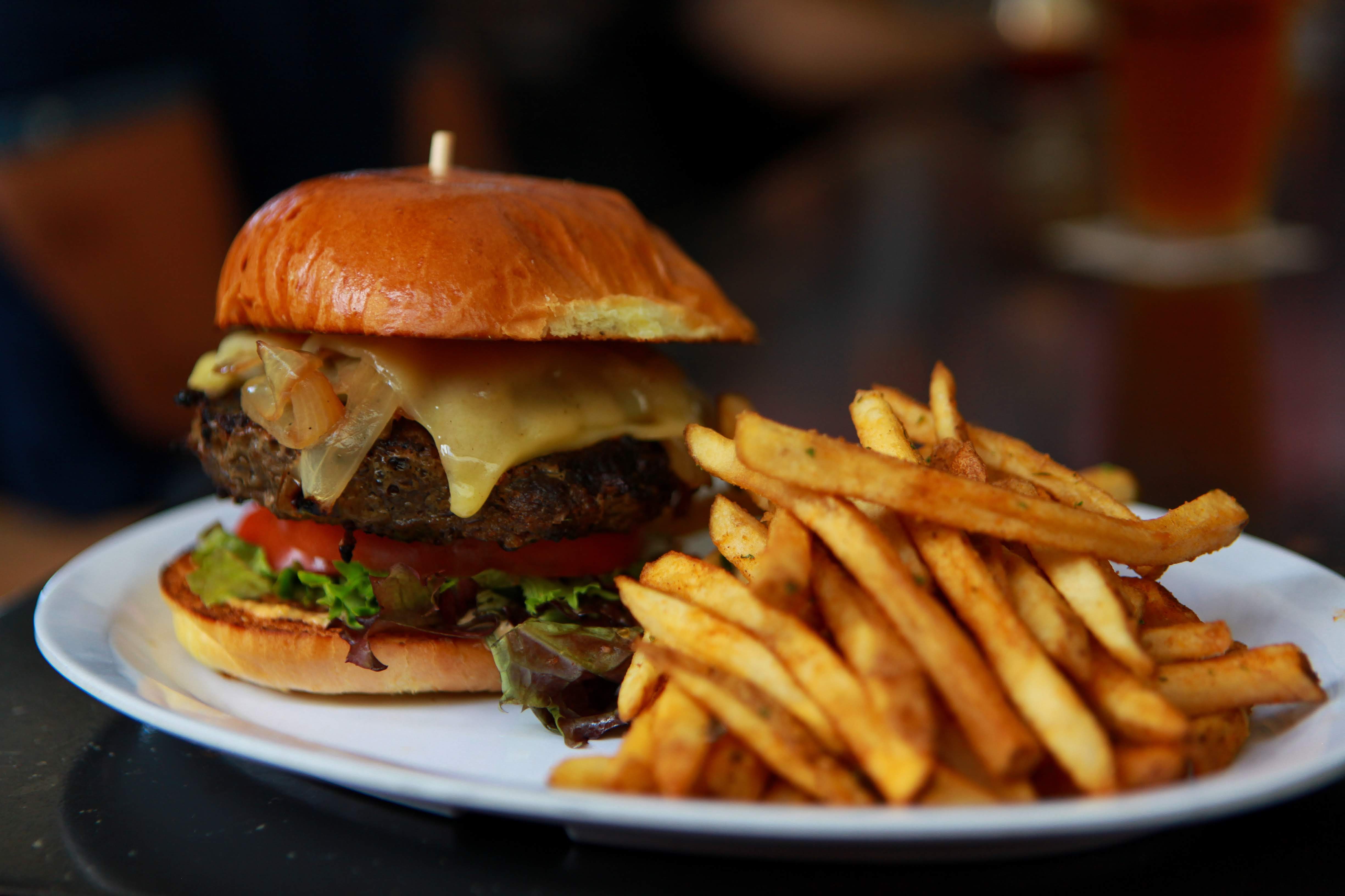 32.8433586˚N, 117.2752878˚W Cheeseburger