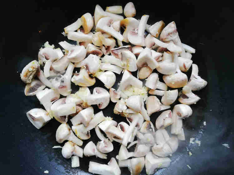 הפטריות, השום והג'ינג'ר בשמן קוקוס