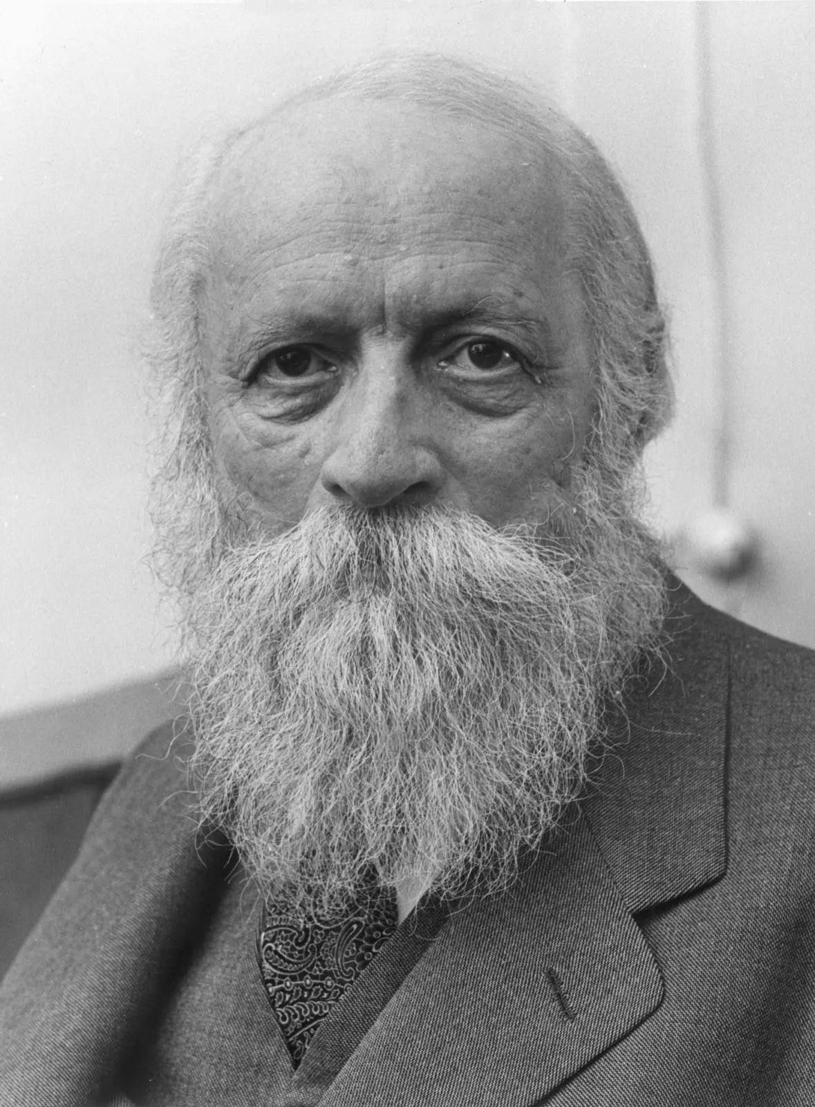 Martin Buber: an overview of the renowned philosopher and religious thinker