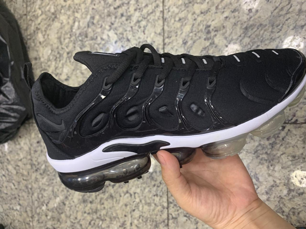 TÊNIS NIKE VAPORMAX PLUS PRETO