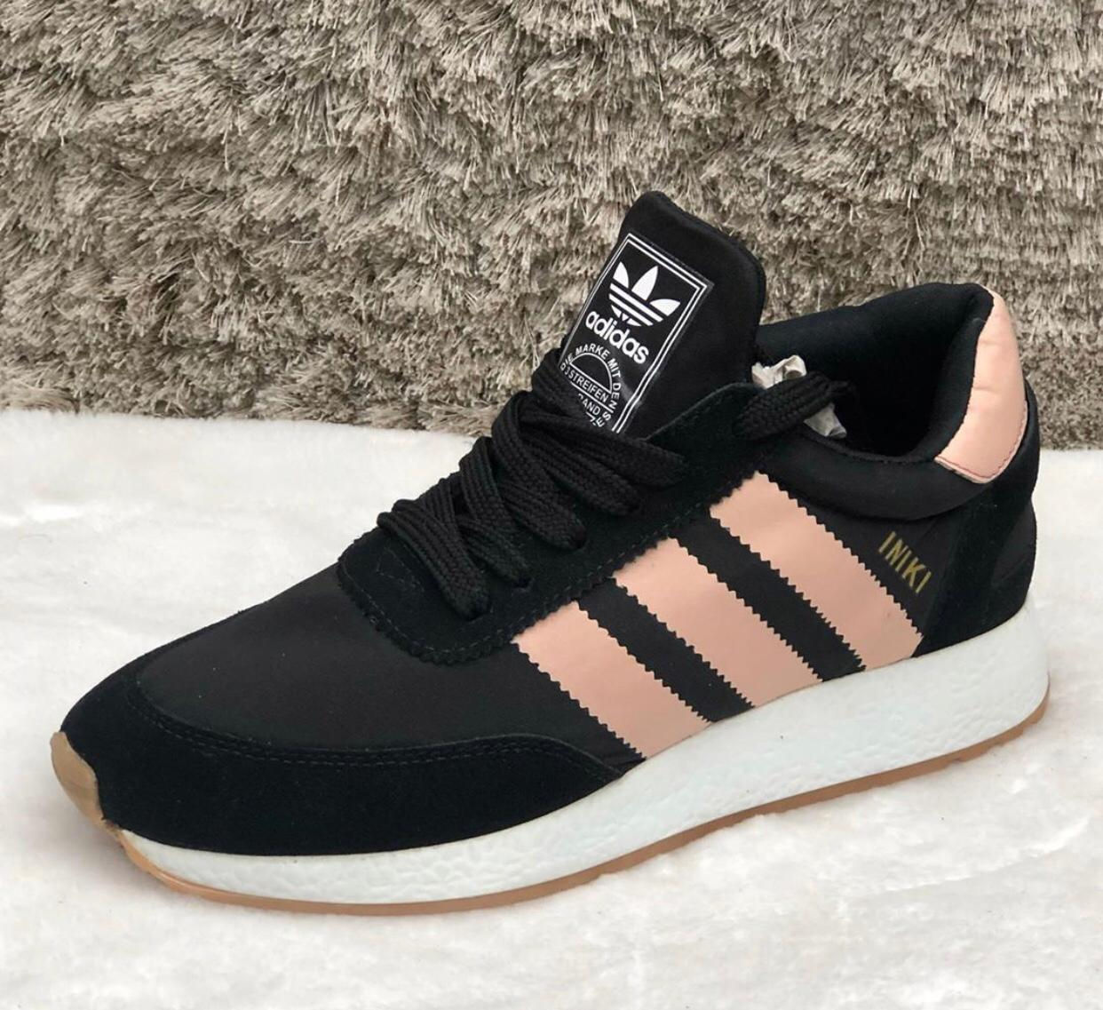 TÊNIS ADIDAS INIKI PRETO E ROSA