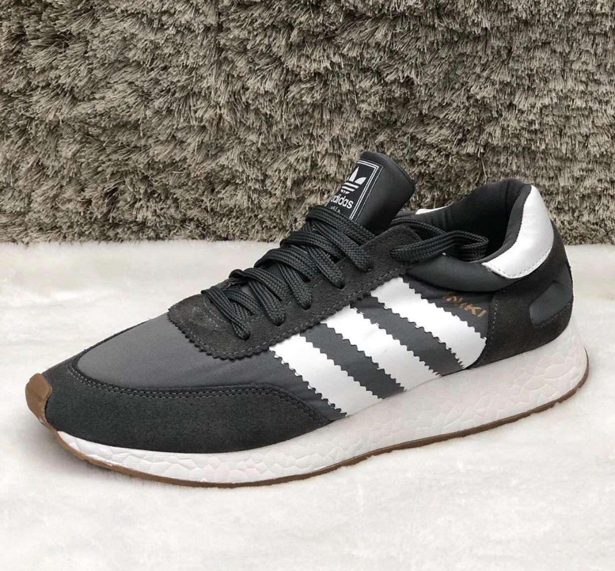 TÊNIS ADIDAS INIKI ROCK CINZA E BRANCO