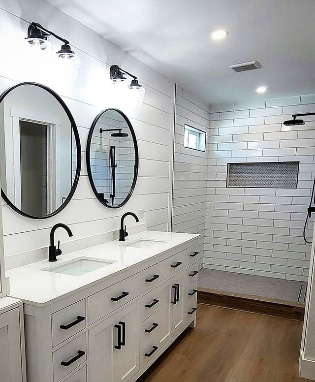 Pure White quartz in a spacious bathroom featured on the countertop