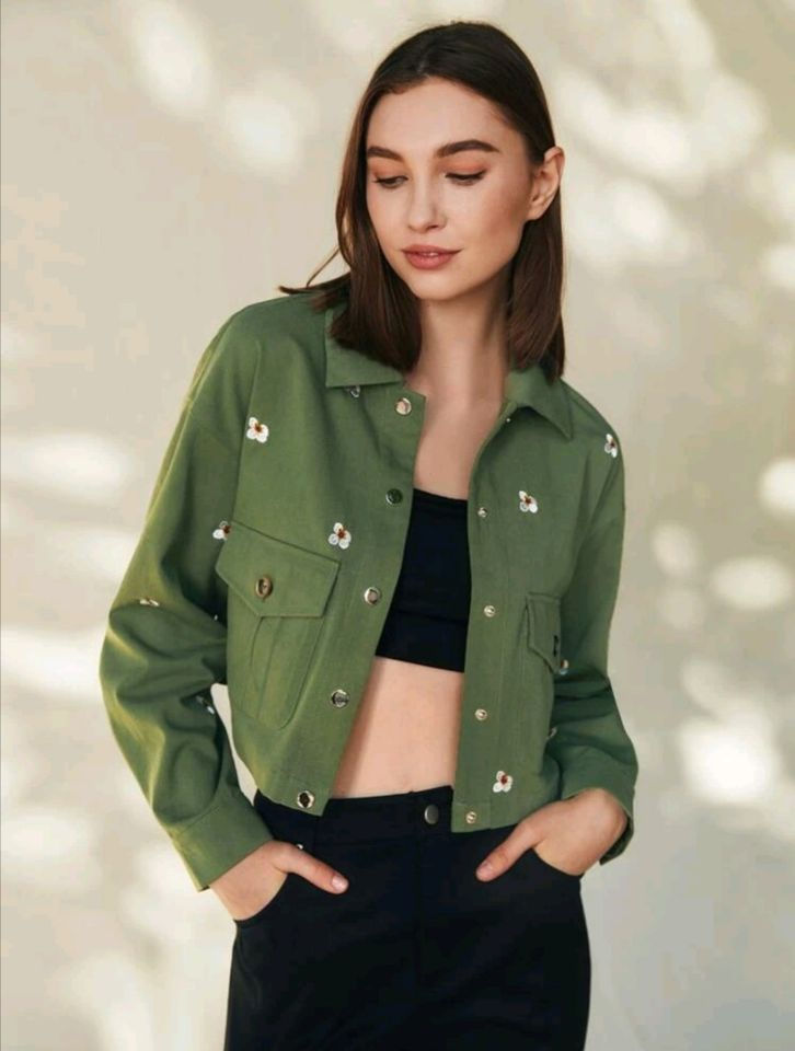 Cazadora con bordado floral