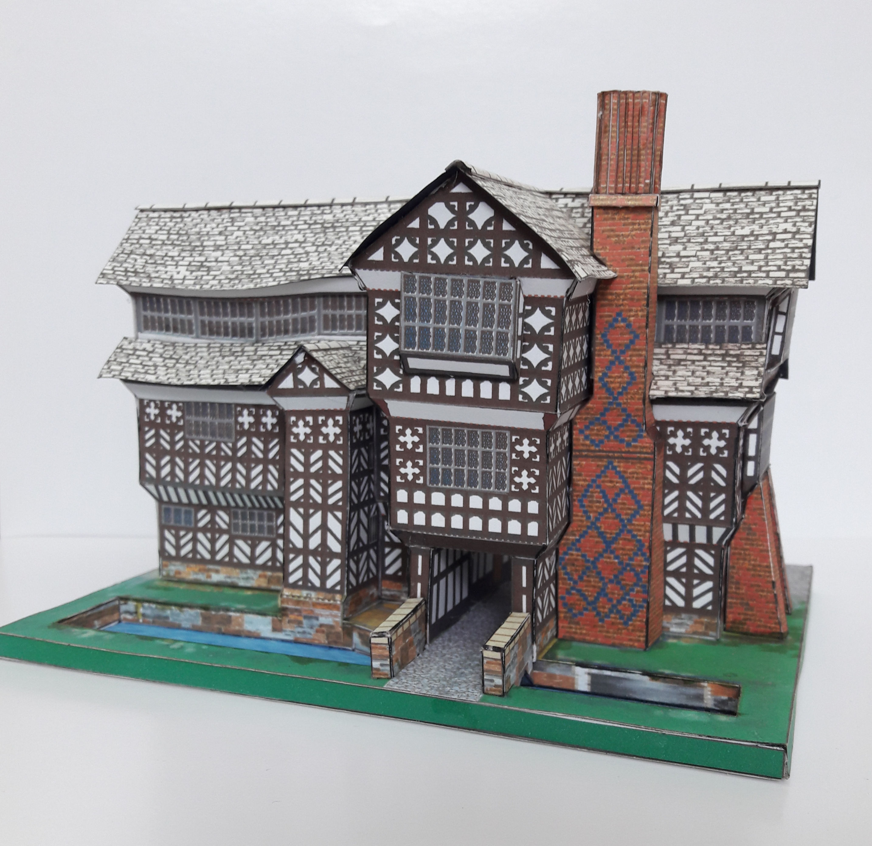 A5 FULL COLOUR CARD MODEL KIT LITTLE MORETON HALL CONGLETON CHESHIRE FAMOUS HISTORIC BUILDINGS