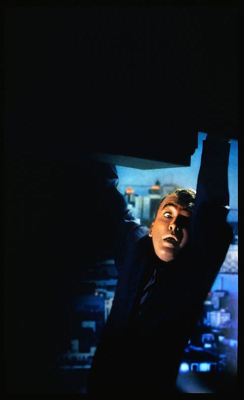 vertigo-sueurs-froides-hitchcock-stewart-chute.jpeg
