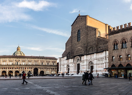 __Piazza_Maggiore_-_Bologna__.jpeg