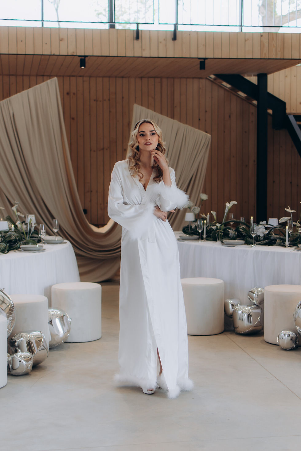 Miniatura: Luxusní svatební župan s péřovým lemem dlouhý bílý bridal robe