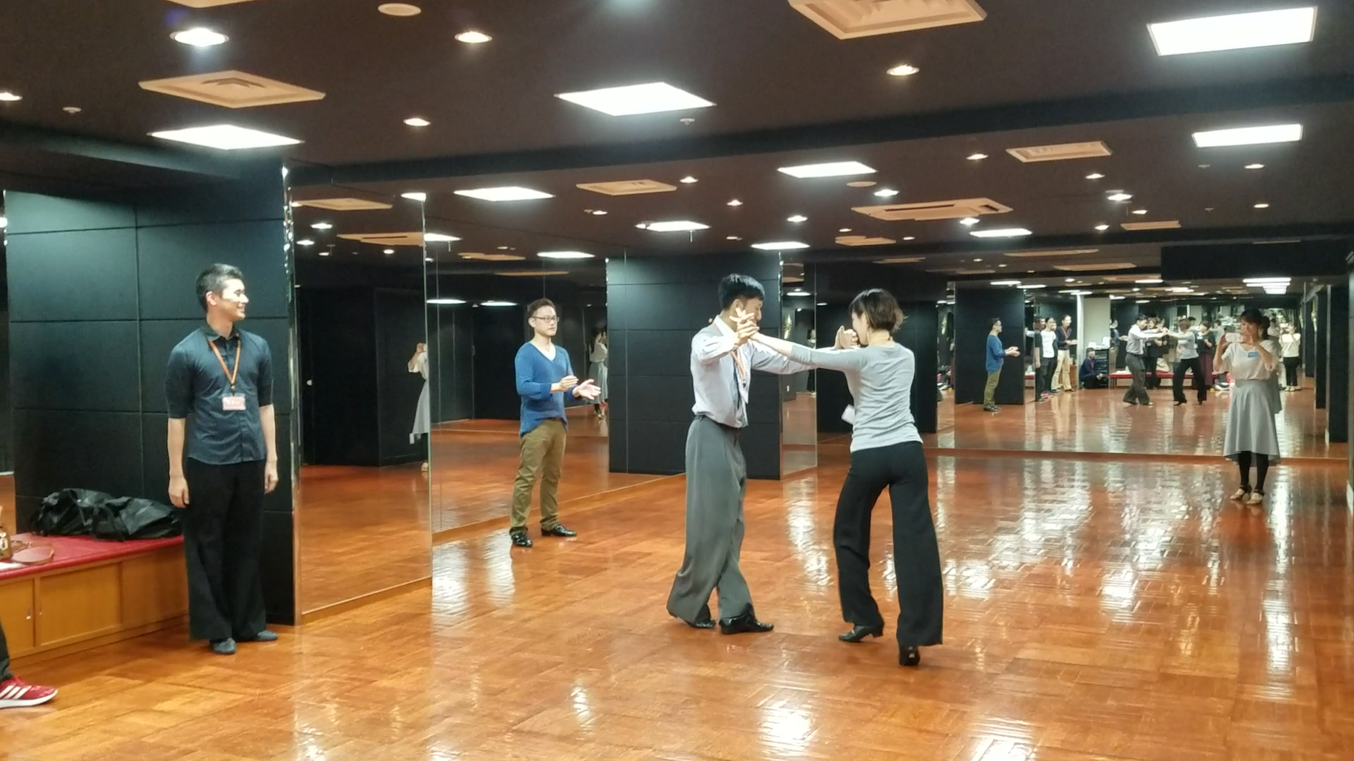 大阪　社交ダンス　エニー