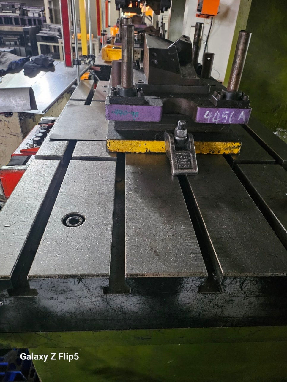 섬네일: Pre-owned 중고한얼 HANEOL (J&H) 200 Ton C-Frame Press (MFG: 2021.09)