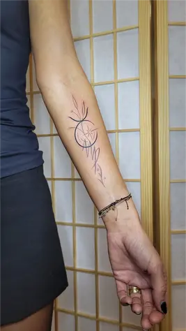 partnerske-tetovani-znameni-na-ruku-tattoo-kohout-barbora