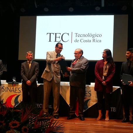 Reacreditación de la Carrera de Administración de Empresas