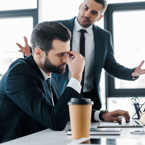 salarié en souffrance, harcelé au travail par son supérieur