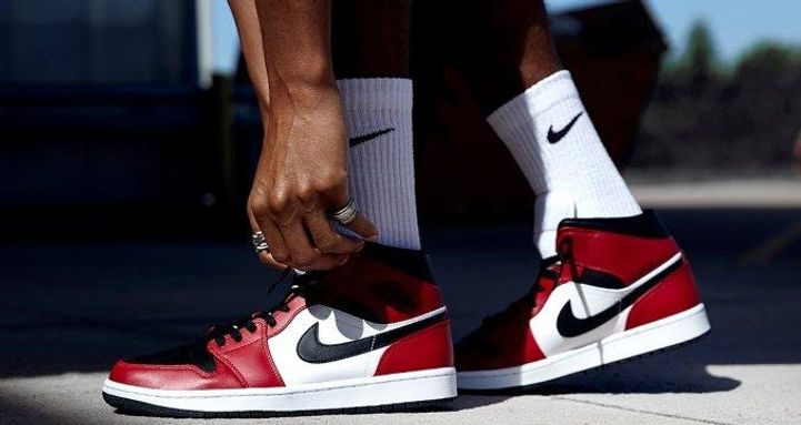 jordan-1-on-feet-634abab743b0abcd4067bed96db1edb9_edited.jpg