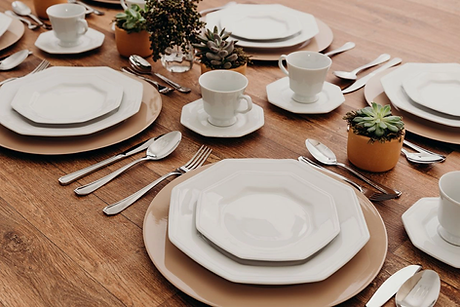 pratos_xicaras_porcelana_talheres_inox_l