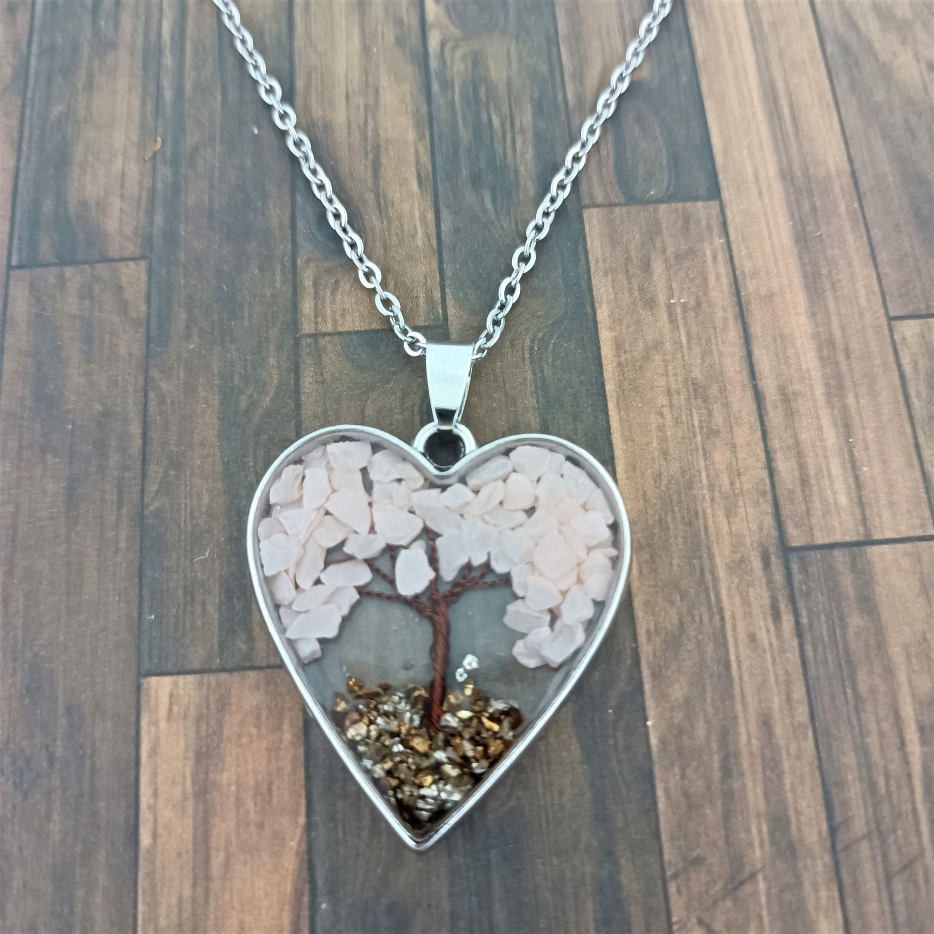Pendentif arbre de vie résine/pierres naturelles cœur 8