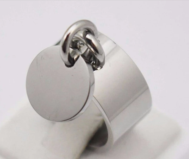 Bague avec pampille ronde