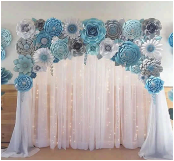 Composition fleurs géantes en papier tons bleu