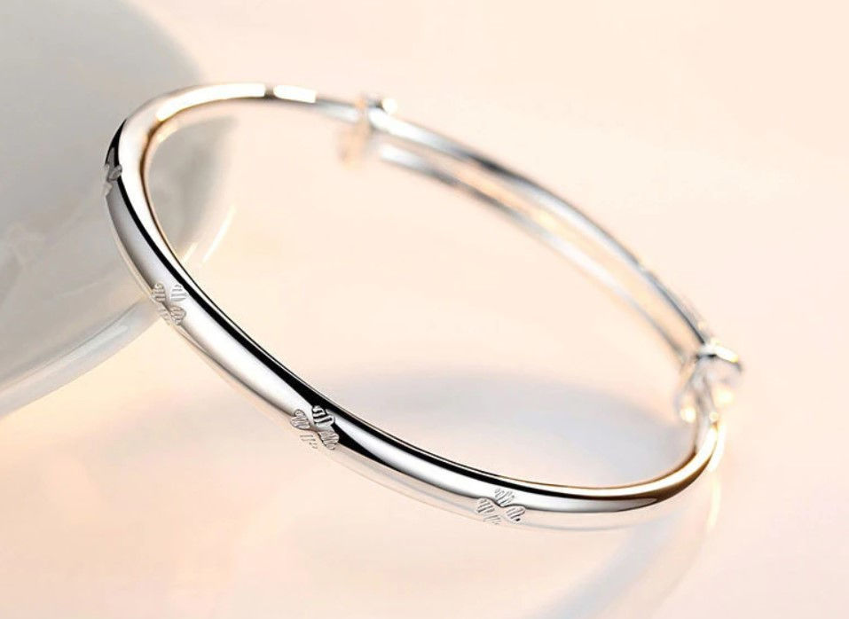 Bracelet en argent lisse trèfle à quatre feuilles réglable