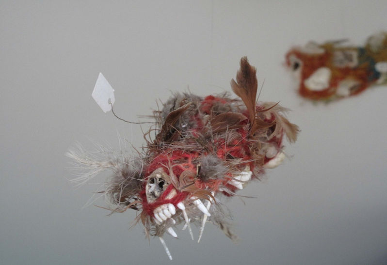 Exposition personnelle Salles Jean-Hélion à Issoire - Installation - Création in-situ - Vanité - Reliquaire - Art contemporain - Poésie - Ossuaire - Carillon d'os - Art sacré, art profane - Le cycle dans l'art -
Visites guidées - Action d'éducation artistique et culturelle - Anne Roche plasticienne, artiste multidisciplinaire exerce dans le champs des arts visuels - A.Roche est une artiste française du Cantal - Installation VANITÉ technique mixte de Roche