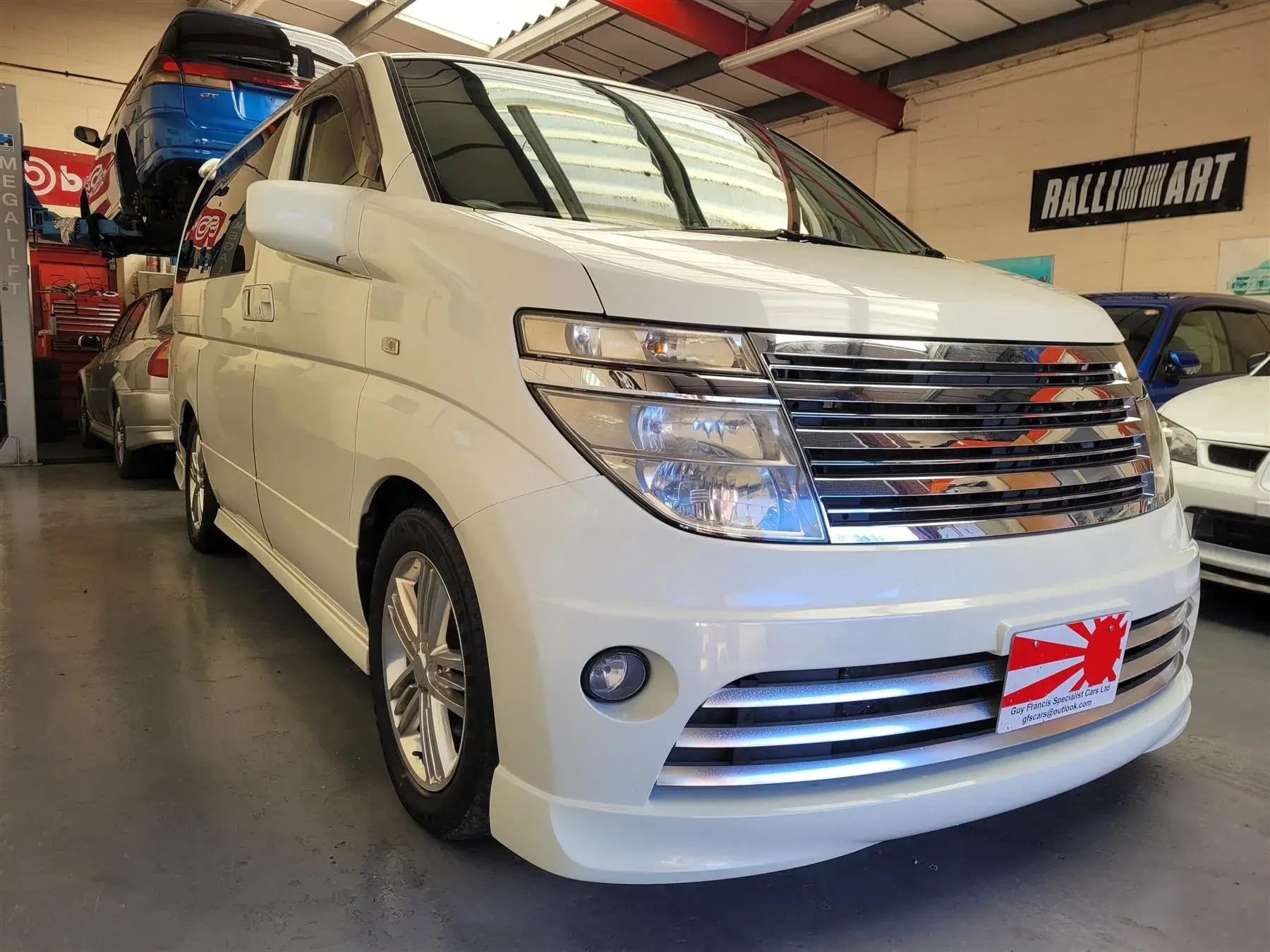Nissan Elgrand 3.5 Rider