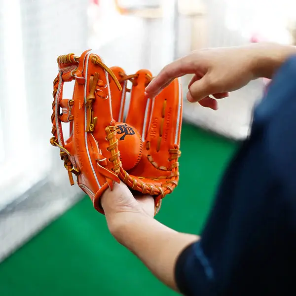 Miniatura: Professional Glove Break-In