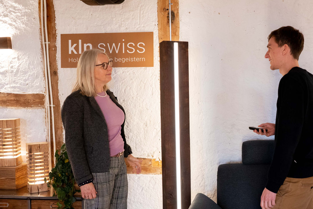 Lampen & Tisch Ausstellung in der Schreinerei in Kehrsatz