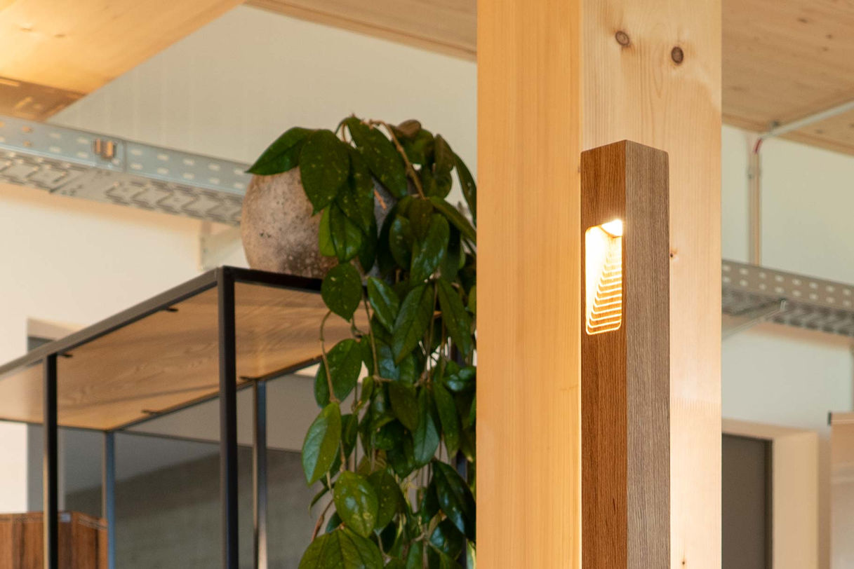 Holz Lese-Stehleuchte Alta - kln.swiss