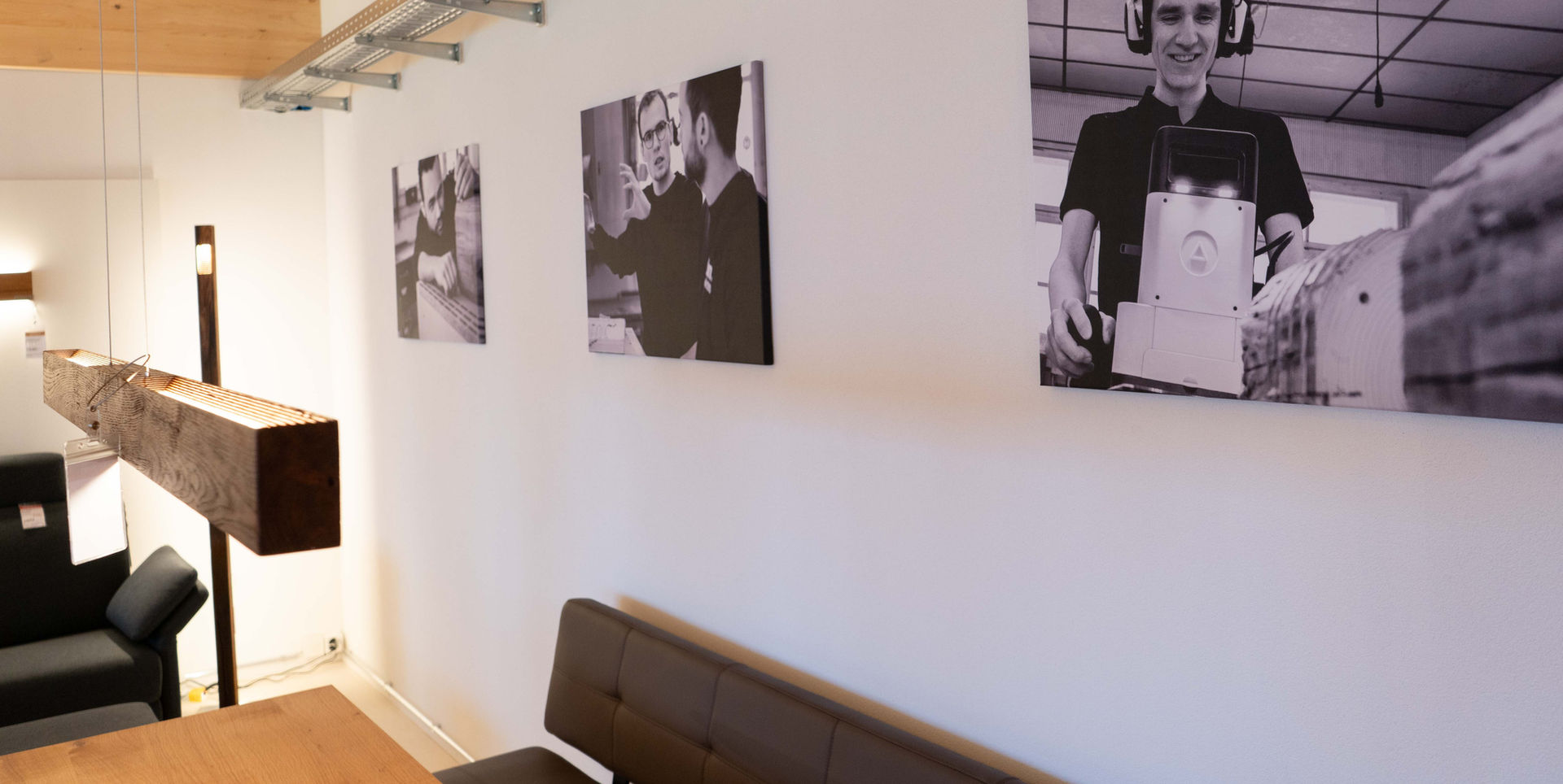 Lampen & Tisch Ausstellung in der Schreinerei in Kehrsatz