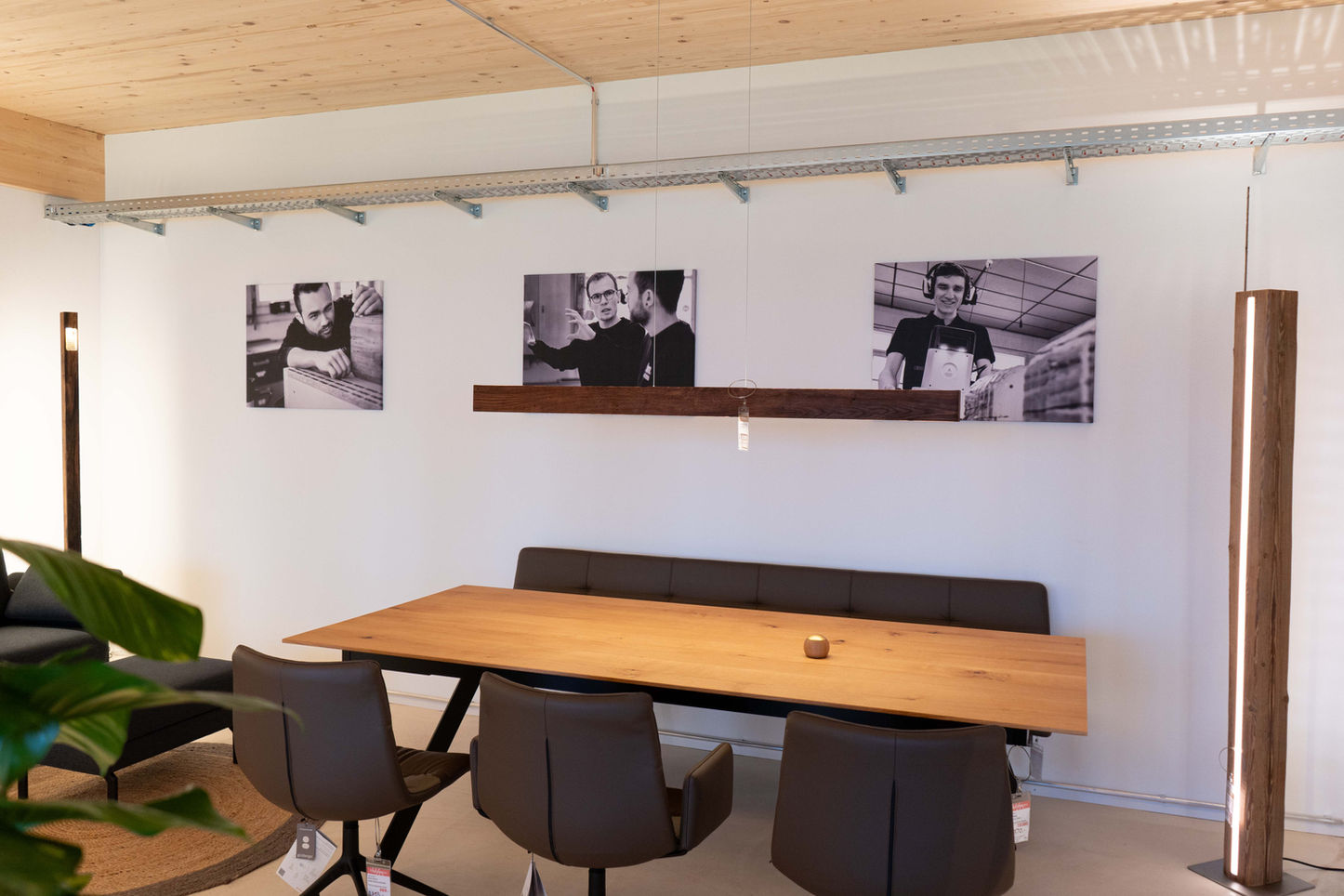 Lampen & Tisch Ausstellung in der Schreinerei in Kehrsatz