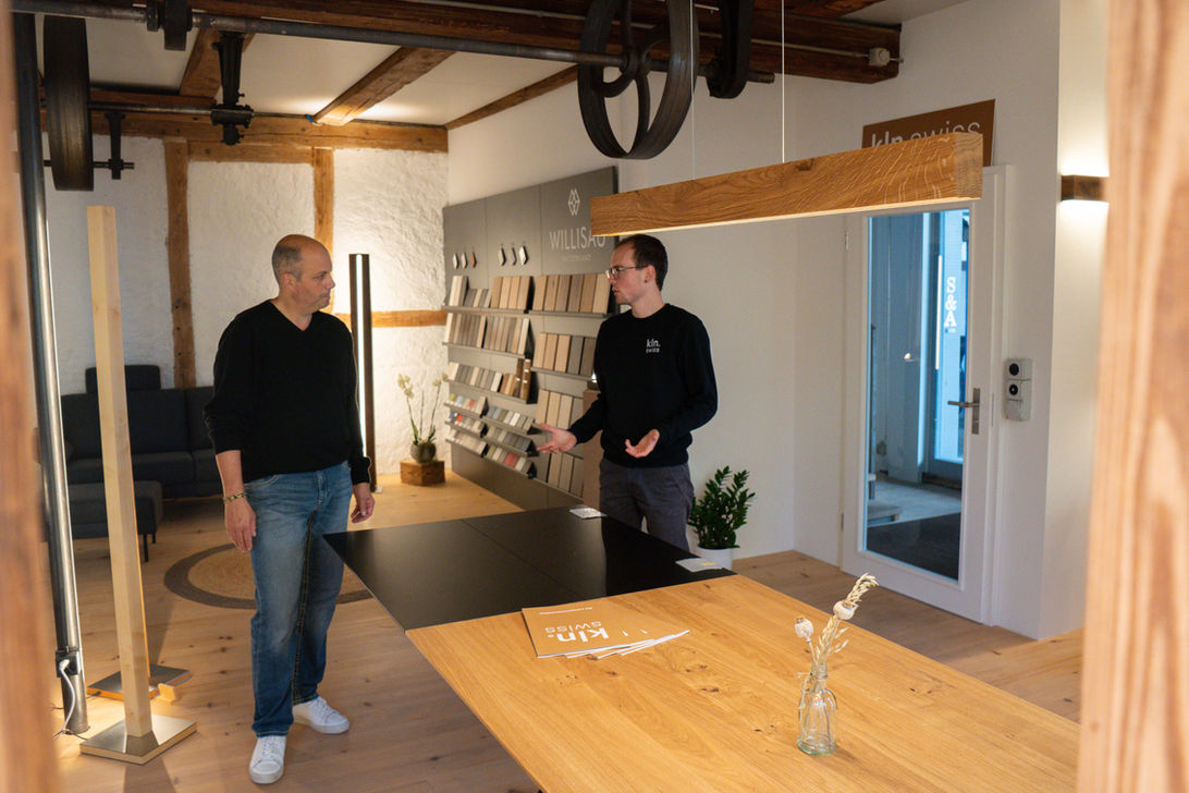 Lampen & Tisch Ausstellung in der Schreinerei in Kehrsatz