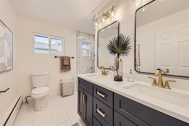 3000 Dartmouth Ave - Web Quality - 019 - 19 Bathroom.jpg