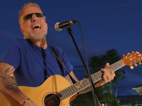 Tuca Fernandes lança "As Cores", segundo single do projeto Luau Songs