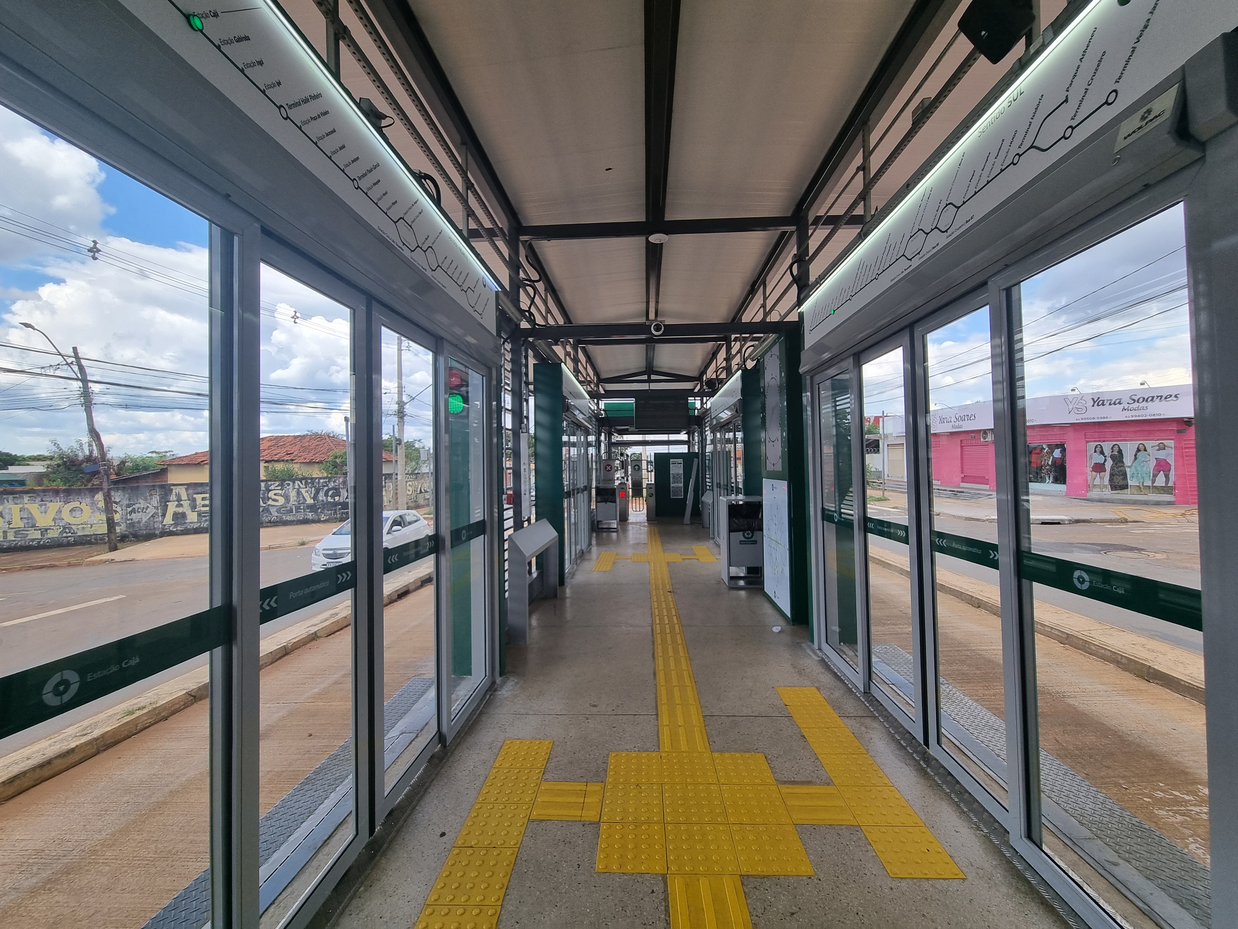 Cajá station on the BRT Norte-Sul in Jardim Balneário Meia Ponte, Goiânia, April 3, 2025