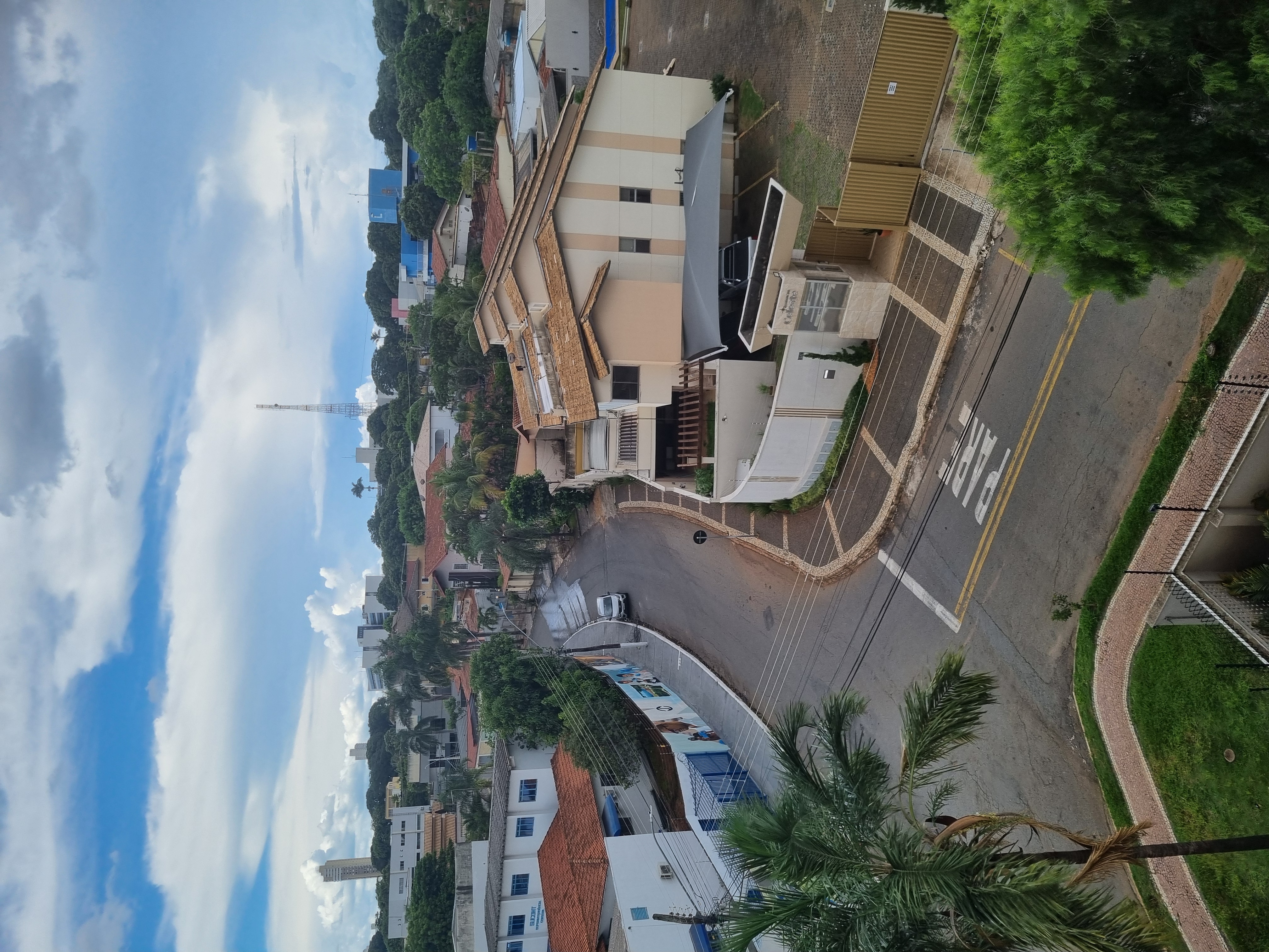 Corner of Rua 37 and Rua 38 in Jardim Goiás, Goiânia, December 2025