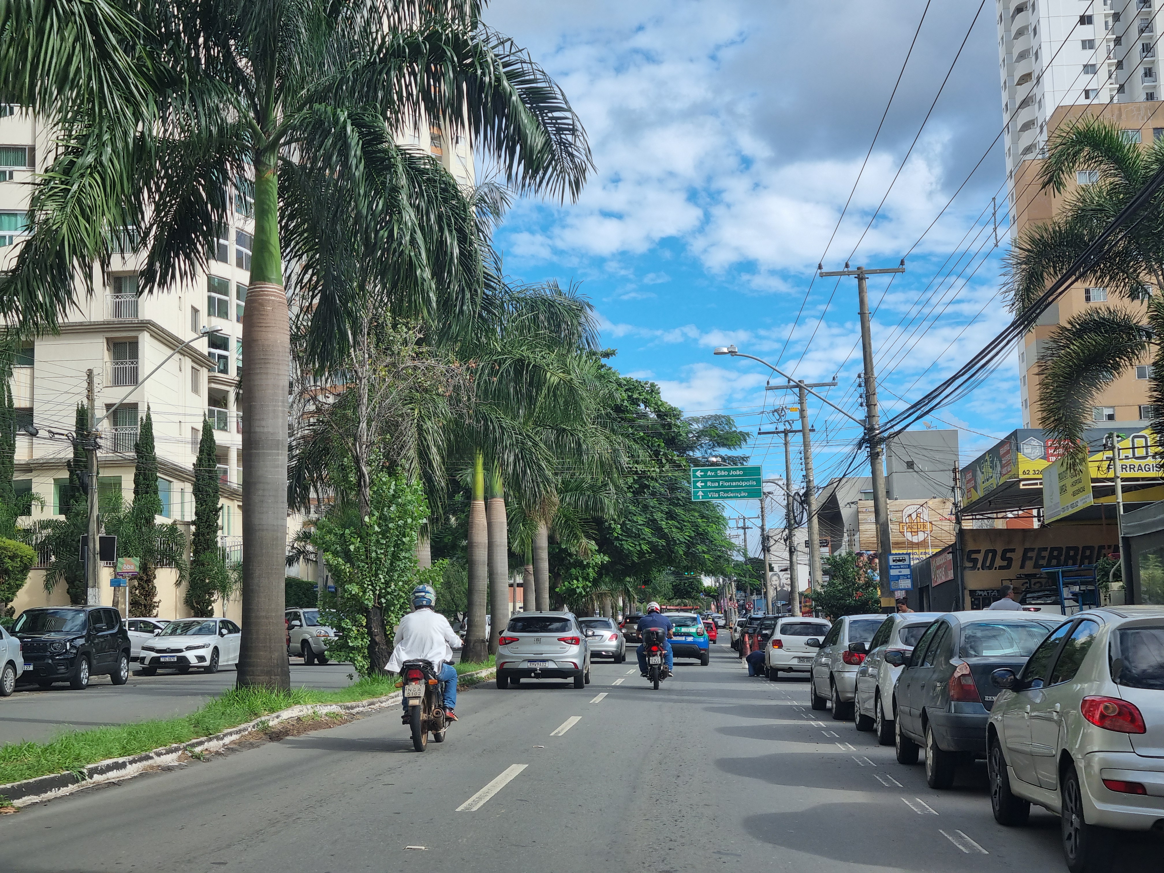 Avenida Engenheiro Eurico Viana, Vila Maria José, Goiânia, in April 2025