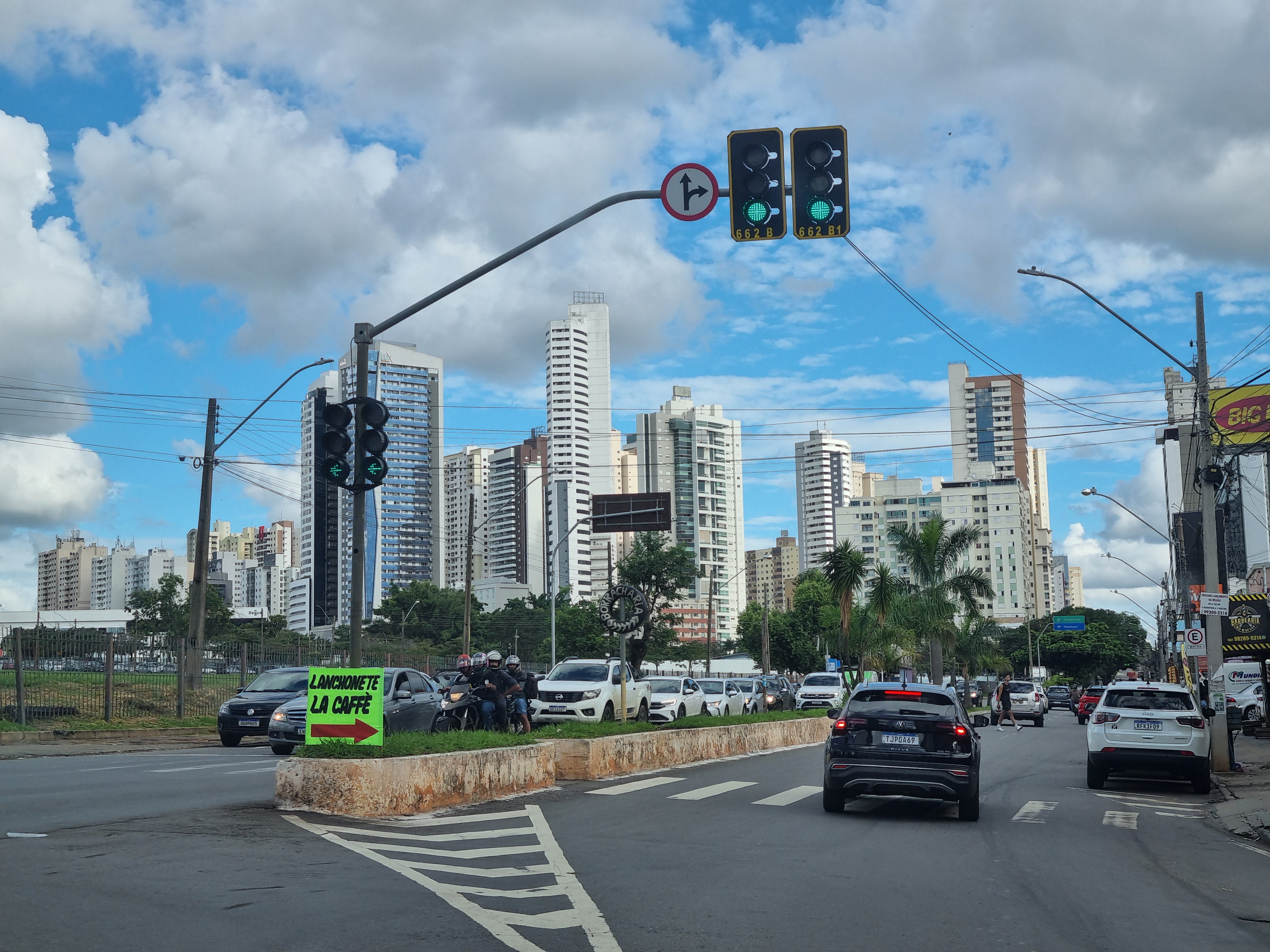Avenida E in Jardim Goiás, Goiânia, April 29, 2025