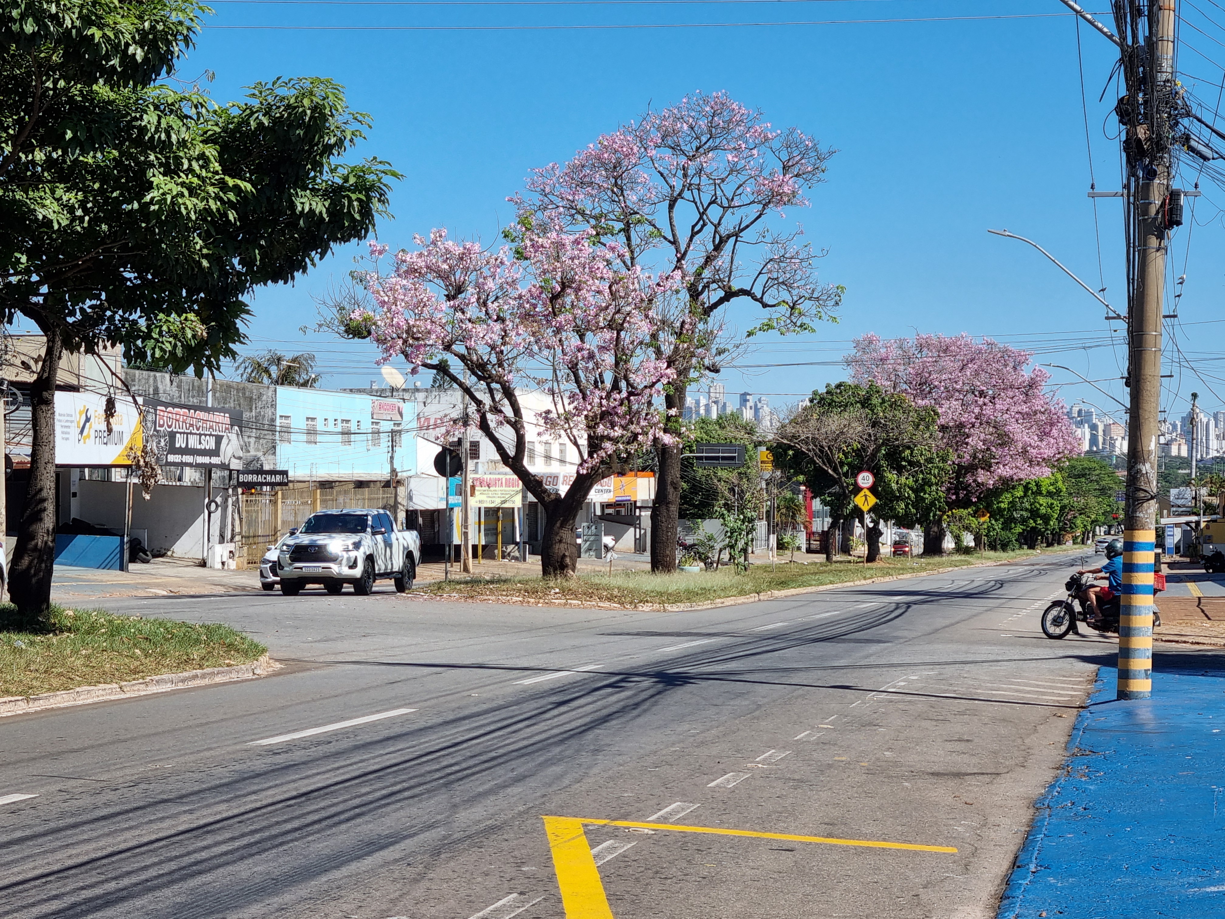 Avenida São Francisco in Santa Genoveva, Goiânia, on May 12, 2024