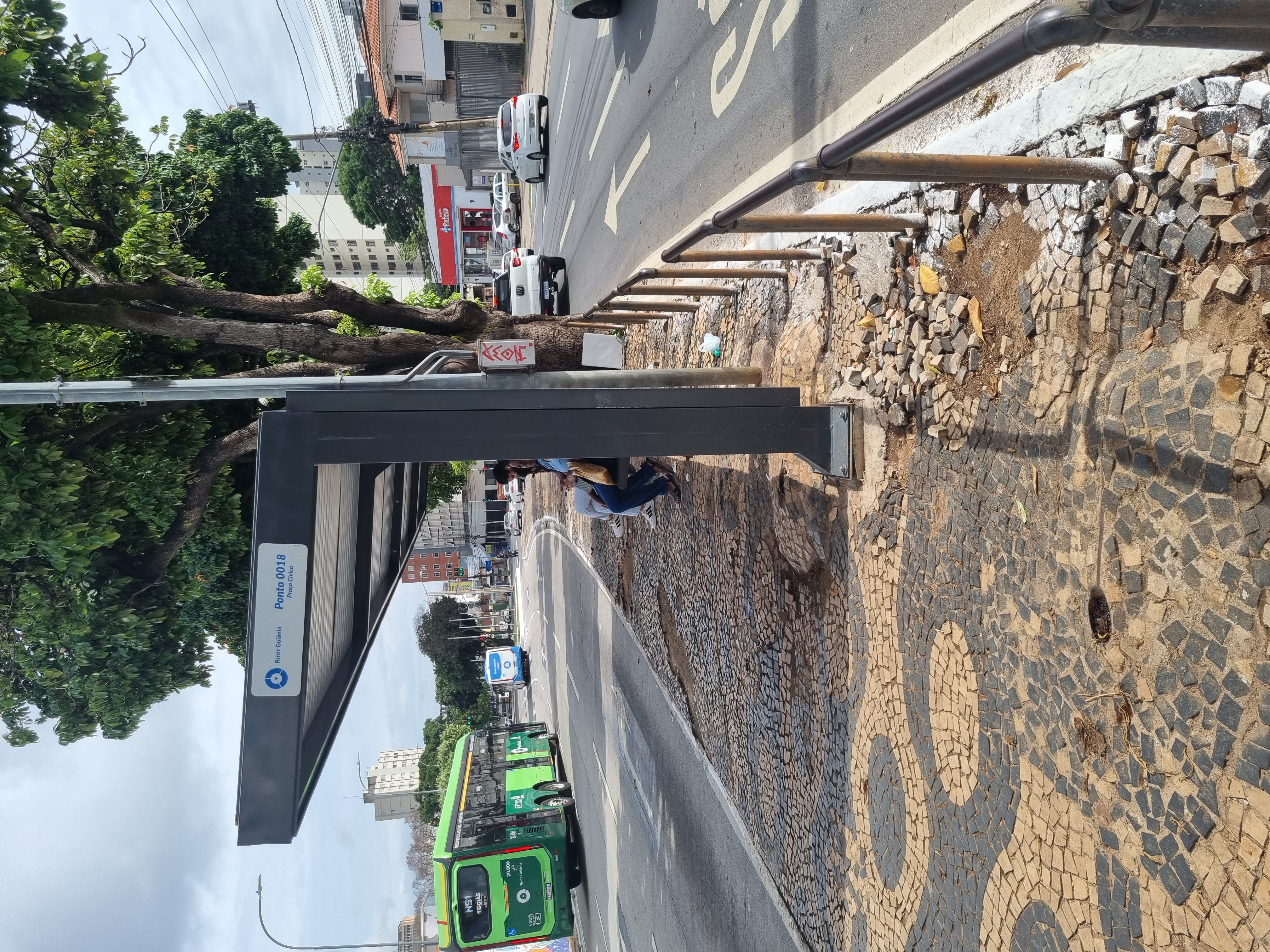 Bus stop 0018 at Praça Cívica, Goiânia, November 4, 2025