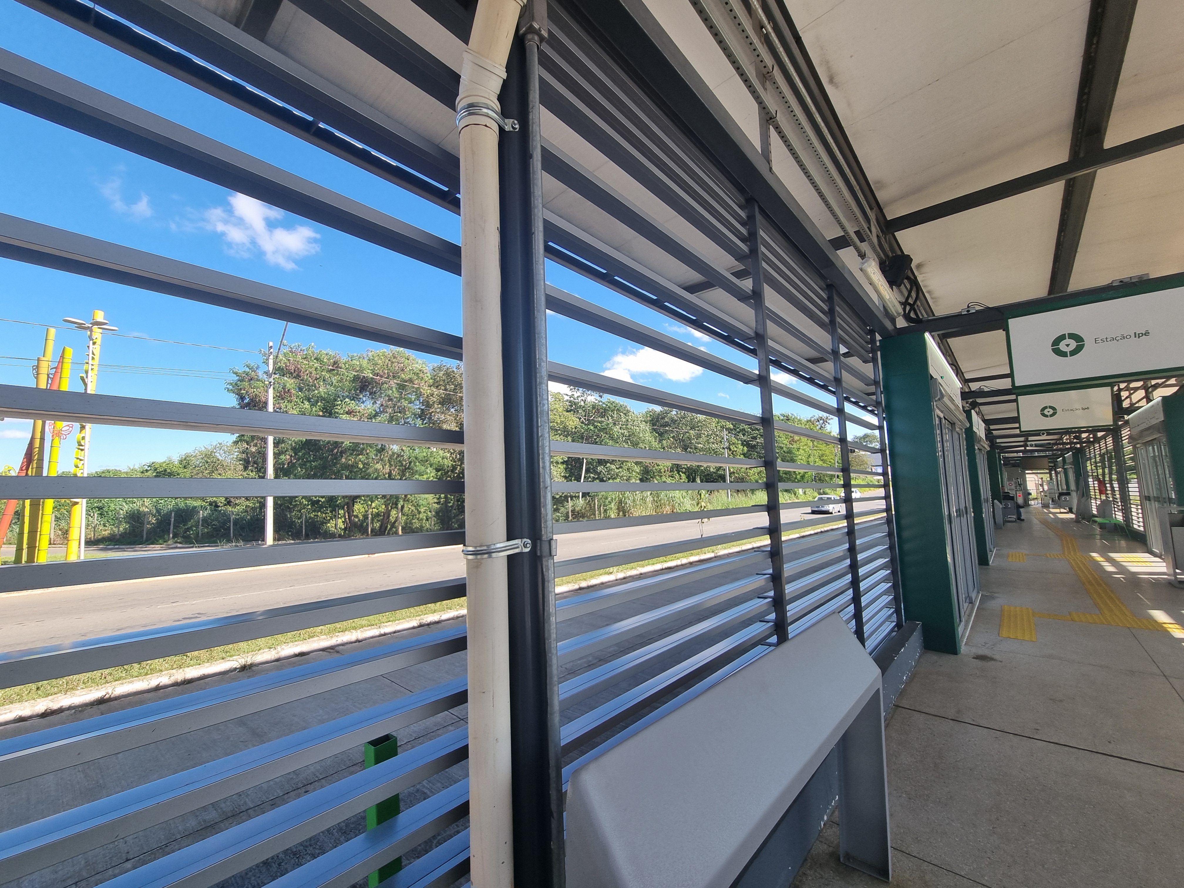Estação Ipê ao lado do Passeio das Águas Shopping, Jardim Ipê, Goiânia, em maio de 2025