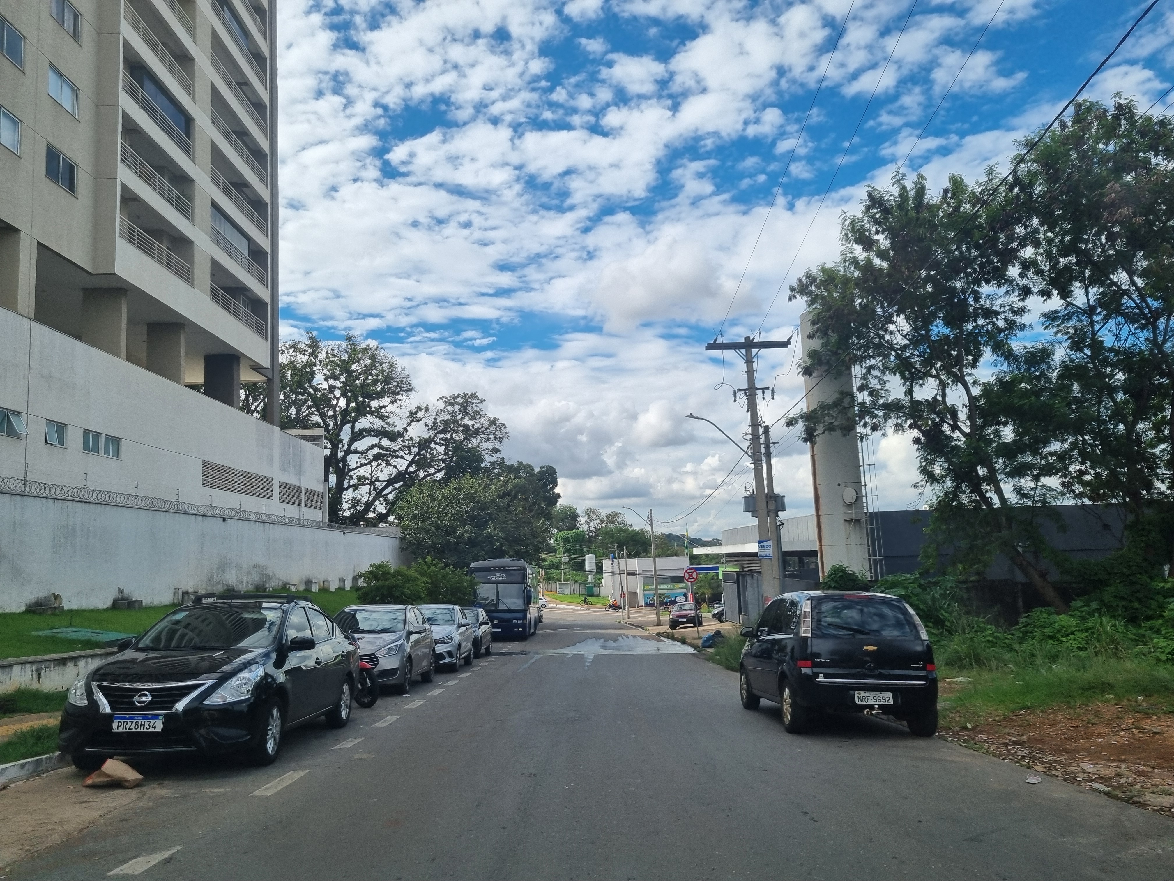 Rua Riachuelo, no bairro São Francisco, em Goiânia, em 29 de abril de 2025