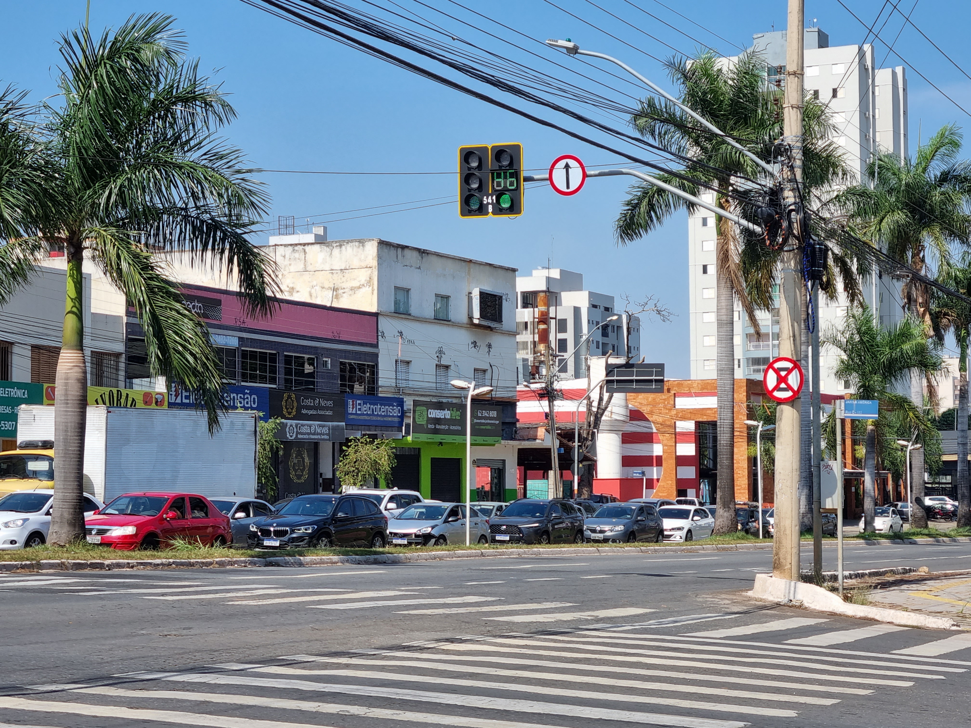Avenida T-63 in Jardim América, Goiânia, October 2023