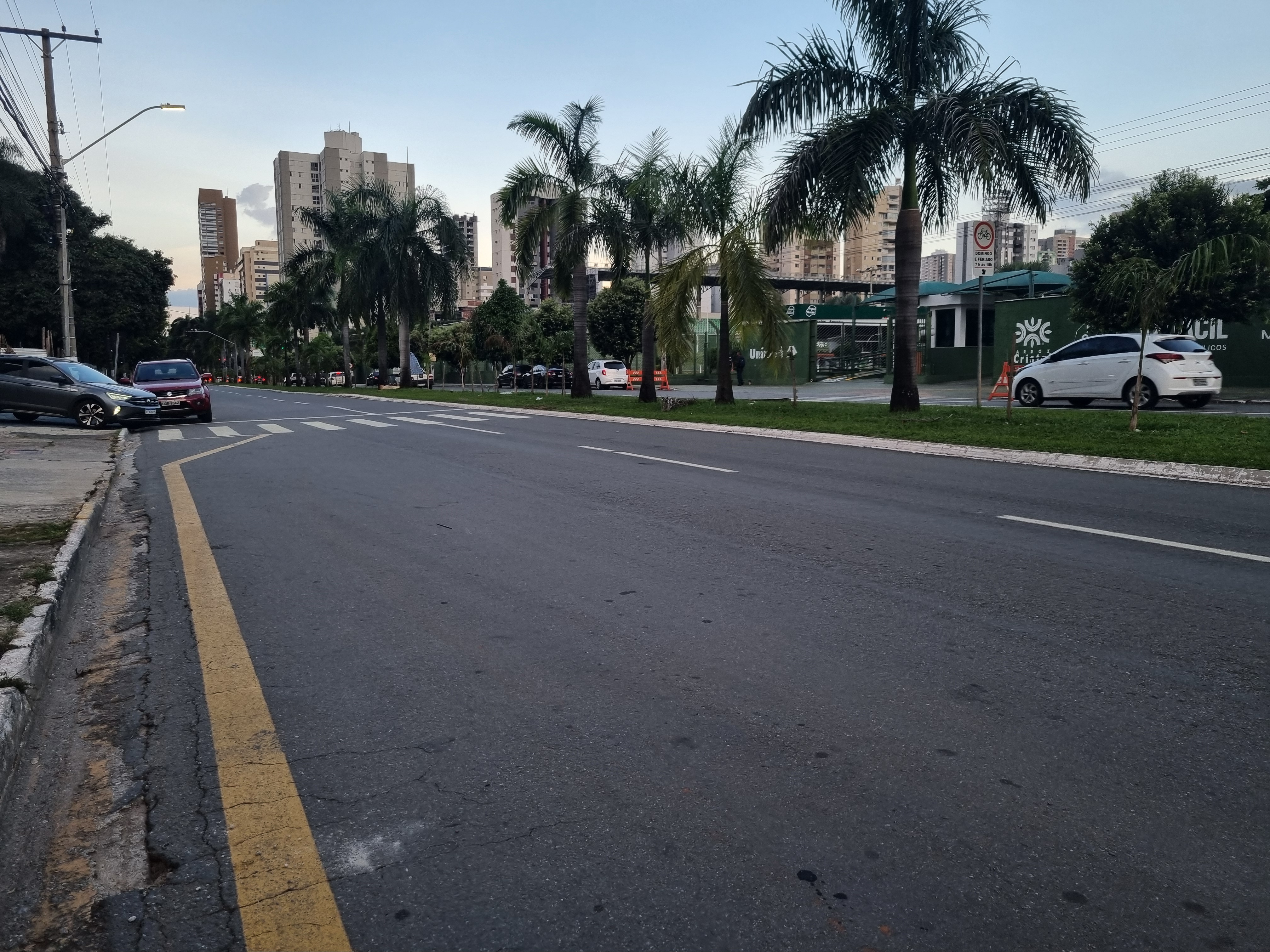 Avenida Edmundo Pinheiro de Abreu, Bela Vista, Goiânia, in March 2025